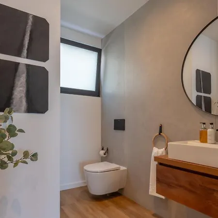 Nero By Lovelystay *