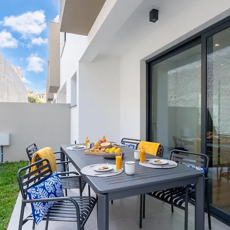 Nero By Lovelystay *