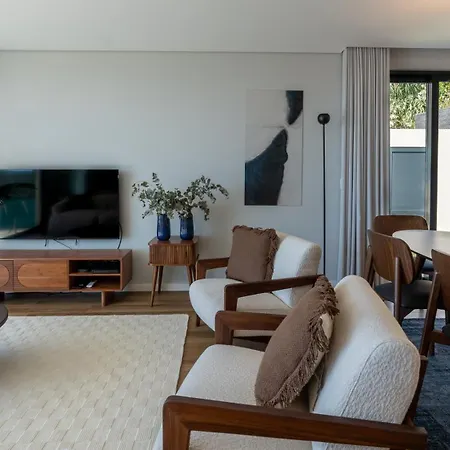 Nero By Lovelystay *