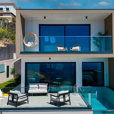 Apartment Nero - Pool & Ocean View By Lovelystay *