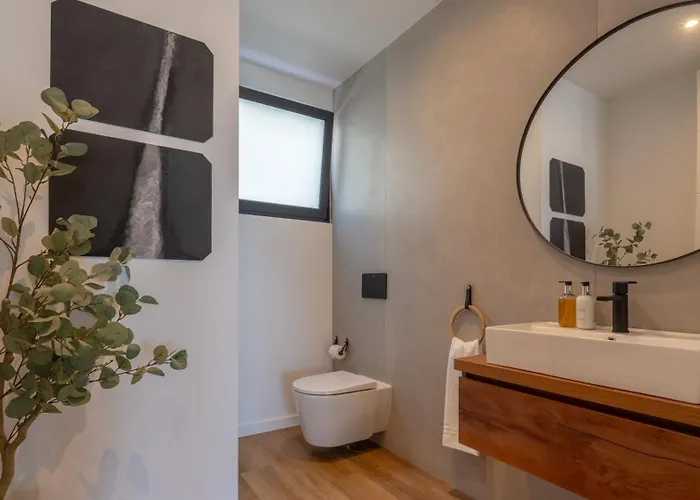 Nero By Lovelystay *