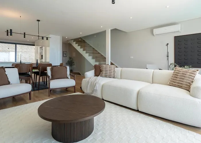 Nero By Lovelystay *