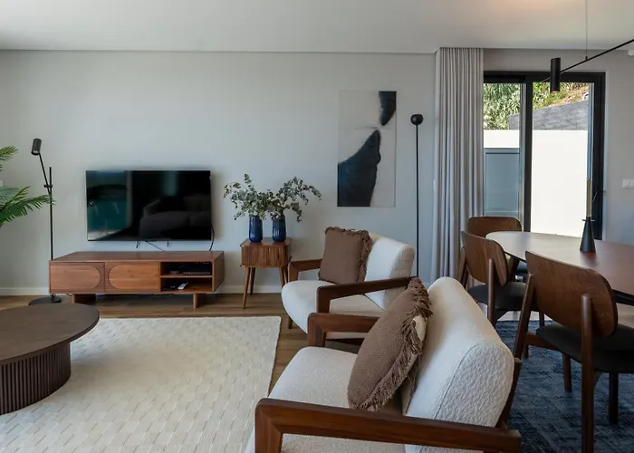 Nero By Lovelystay *